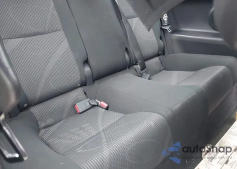 2011 Scion Tc z USA, uszkodzony, nr VIN JTKJF5C72B3013190